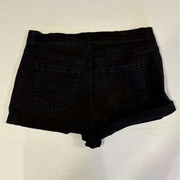 Vanilla Star super high rise cuffed black jean shorts size 11 - Picture 2 of 5